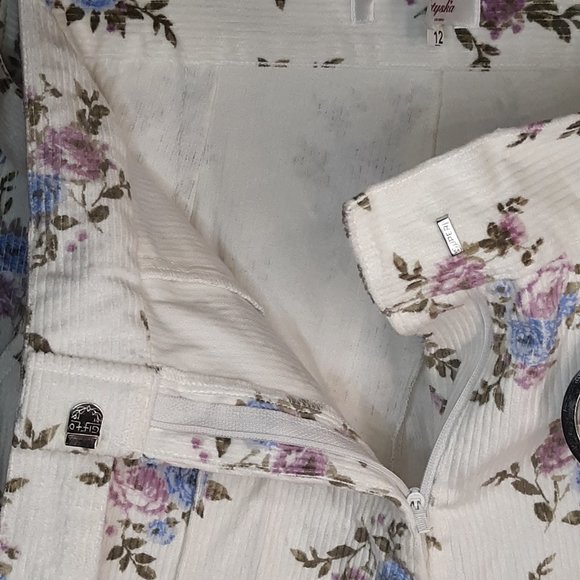 High rise corduroy w/floral print & belt - Picture 5 of 11